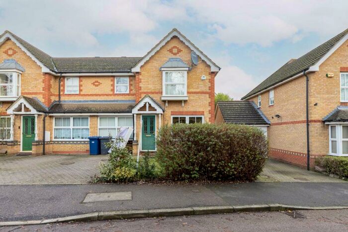 3 Bedroom House To Rent In Catterick Close, London, N11
