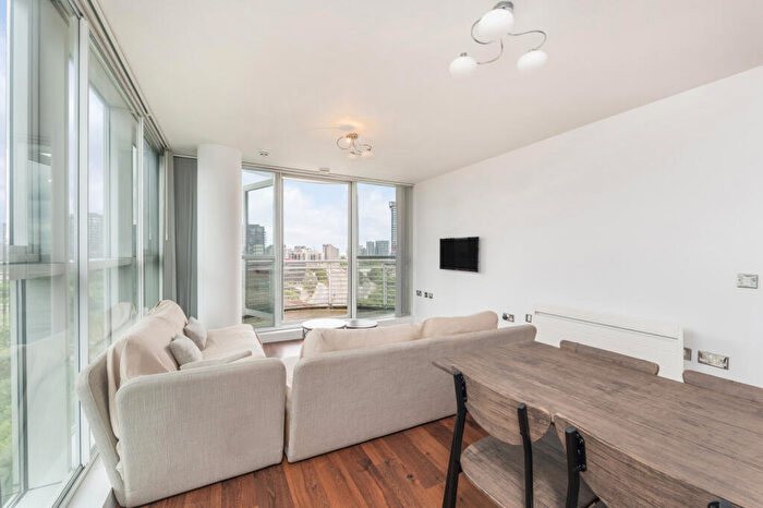 2 Bedroom Flat To Rent In Blackwall Way, Blackwall, E14