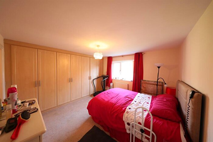 2 Bedroom Detached Bungalow For Sale In Lawson Avenue, Cottingham, HU16