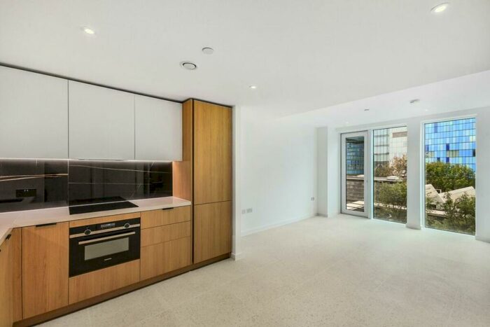 Apartment To Rent In Cendal Crescent London, E1