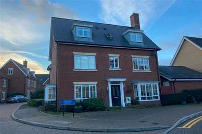 5 Bedroom Town House To Rent In School Avenue, Laindon, SS15