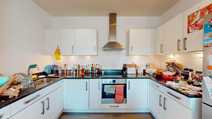 2 Bedroom Apartment To Rent In Cherrywood Lodge, Hither Green, London, SE13