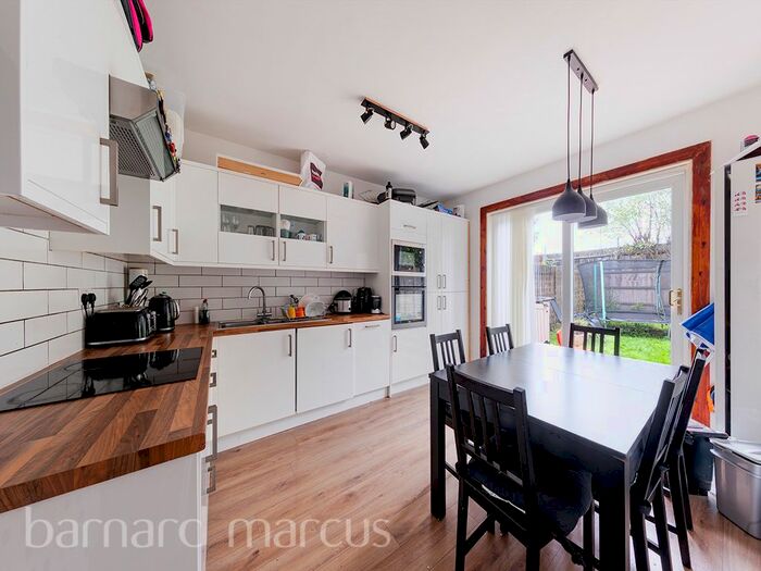 3 Bedroom Property To Rent In Glenister Park Road, London, SW16