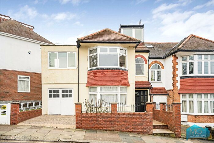 4 Bedroom Detached House For Sale In Woodfield Way, London, N11