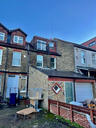 4 Bedroom Maisonette To Rent In Northfield Avenue, Ealing, Northfields, London, W13