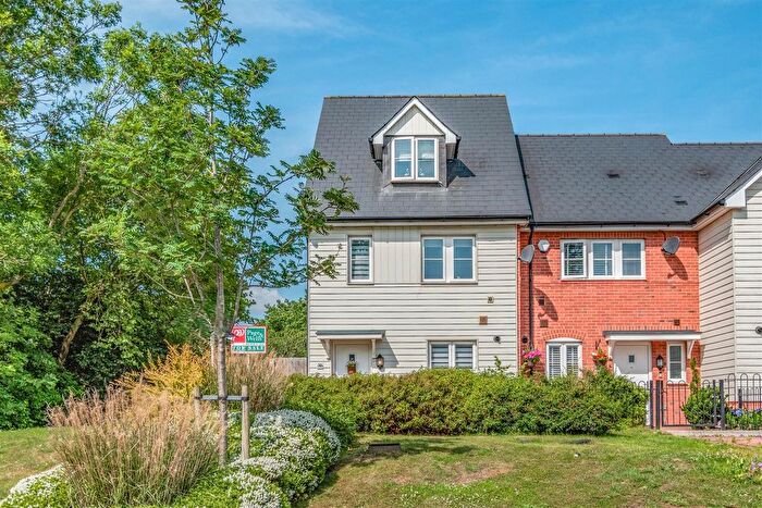 3 Bedroom End Of Terrace House For Sale In Hengist Drive, Aylesford, ME20