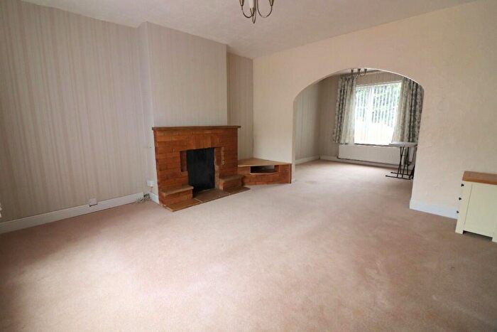 3 Bedroom End Of Terrace House For Sale In Eaton Valley Road, Luton, Bedfordshire, LU2