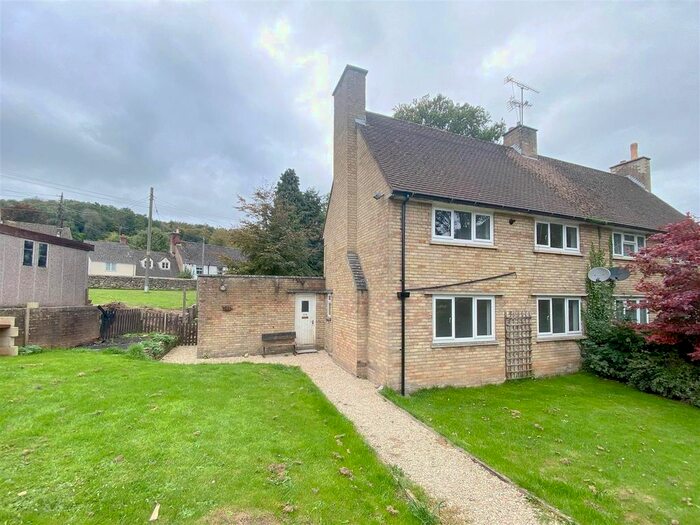 3 Bedroom Semi-Detached House To Rent In Cambridge Avenue, Dursley, GL11