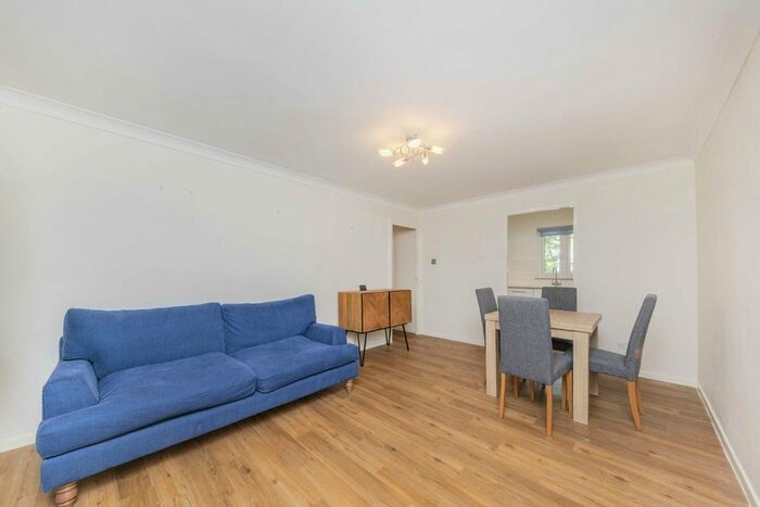 1 Bedroom Flat To Rent In Hillbury Road, London, SW17
