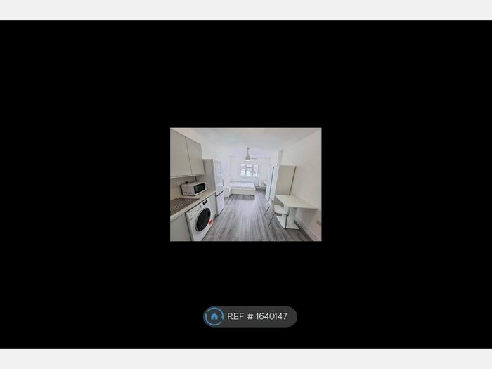 Studio To Rent In Longmore Road, Solihull, B90