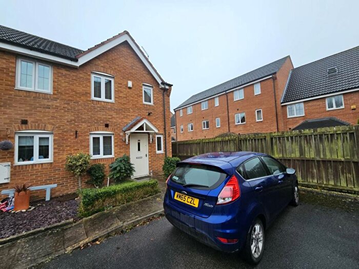 2 Bedroom Town House To Rent In Kingfisher Drive, Wombwell, S73