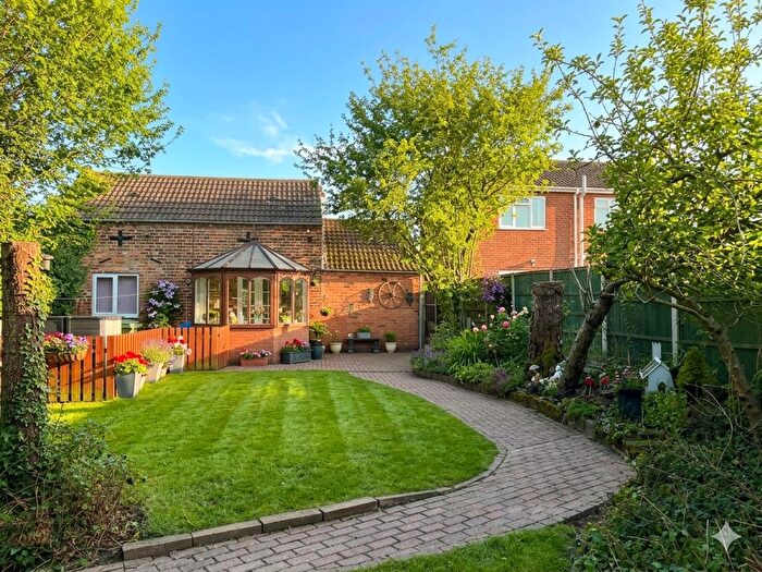 4 Bedroom Detached House For Sale In Sandtoft Road, Doncaster, DN9
