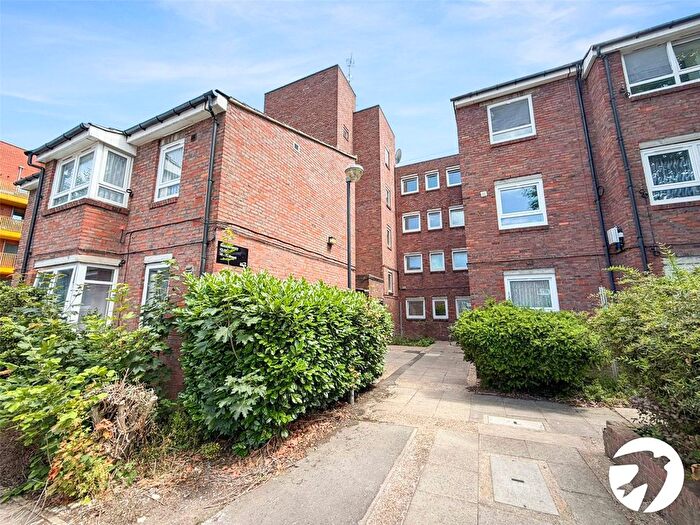1 Bedroom Flat To Rent In Ruddstreet Close, London, SE18