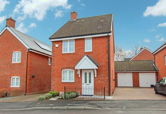 Detached House To Rent In Townhill Farm District Centre, Wessex Road, West End, Southampton, SO18