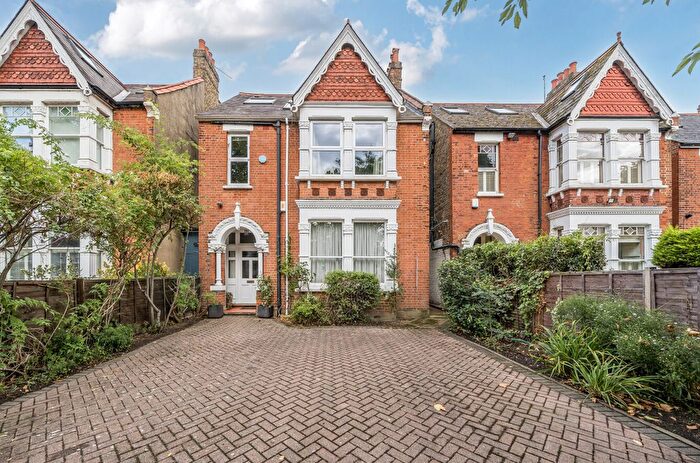 6 Bedroom Detached House For Sale In Argyle Road, London, W13