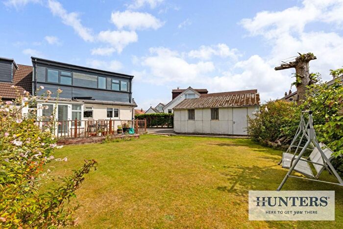 4 Bedroom Semi-Detached Bungalow For Sale In Glenmere Mount, Yeadon, Leeds, LS19