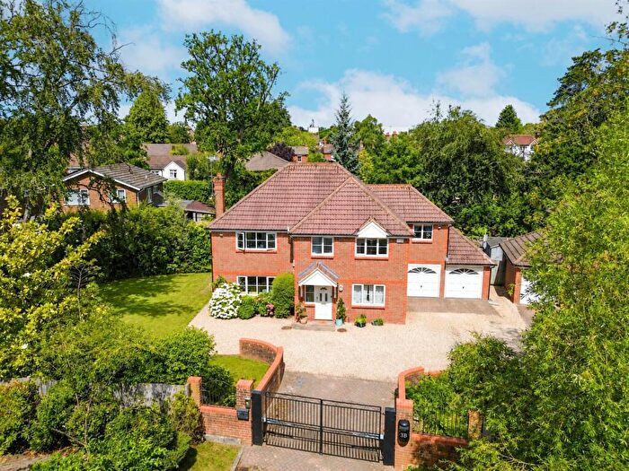 5 Bedroom Detached House For Sale In Winchcombe Close, Fleet, GU51