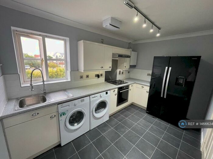2 Bedroom Flat To Rent In Brendon Court, Tiptree, Colchester, CO5