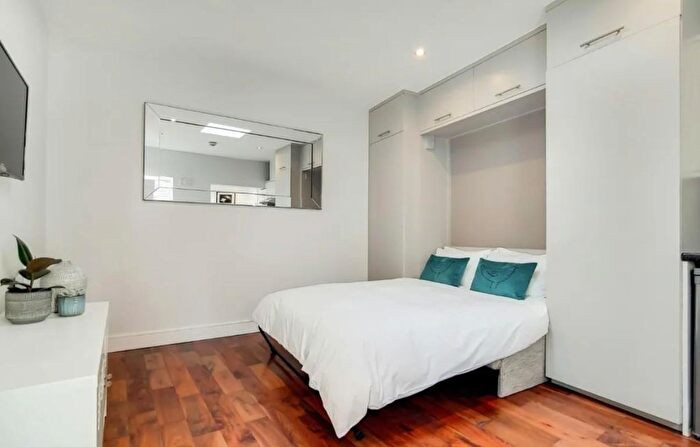 End Of Terrace House To Rent In Cedar Road, Sutton, SM2