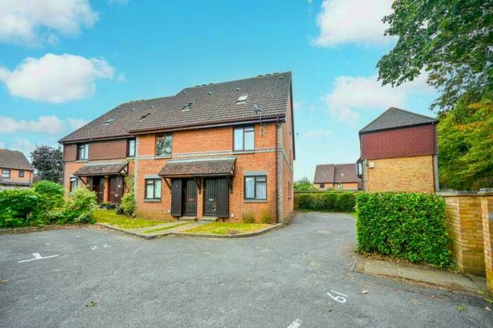 2 Bedroom Maisonette To Rent In Ladygrove Drive, Guildford, Surrey, GU4