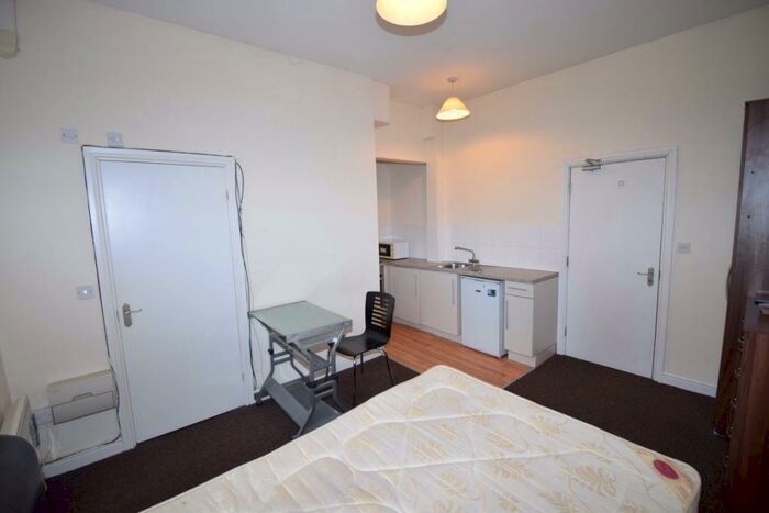 Studio To Rent In -, DE22