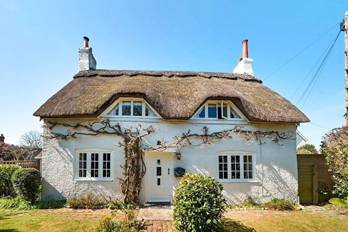 3 Bedroom Detached House For Sale In Havant Road, Hayling Island, PO11