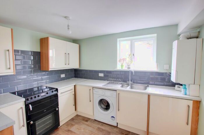 2 Bedroom Flat To Rent In Timbrell Street, Trowbridge, BA14