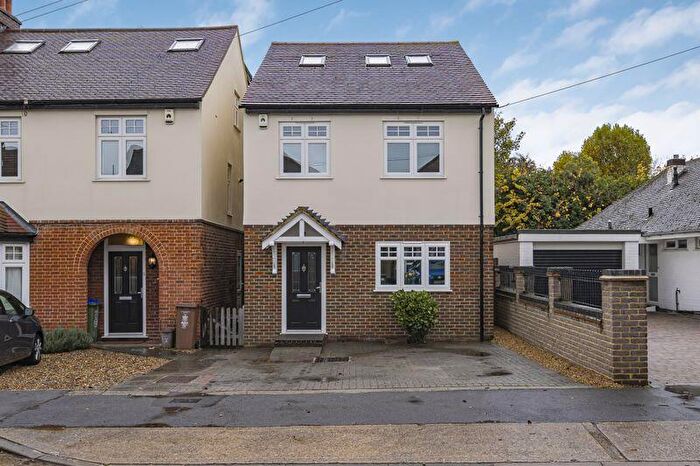 4 Bedroom Detached House For Sale In Craybrooke Road, Sidcup, DA14