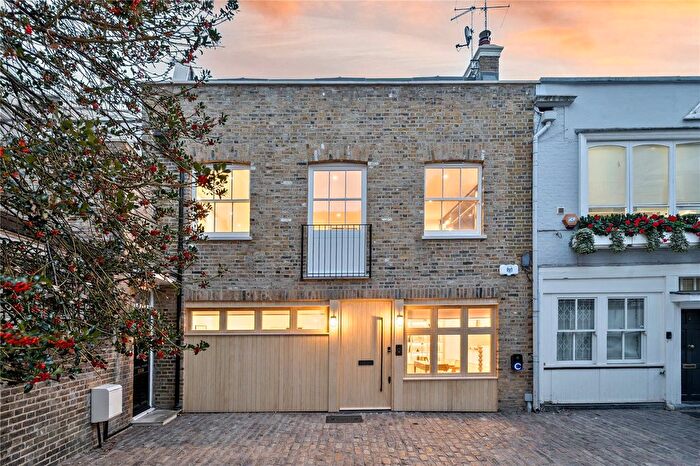 3 Bedroom End Of Terrace House For Sale In Buckingham Mews, London, SW1E