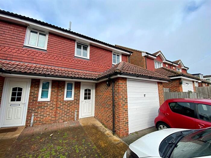6 Bedroom House To Rent In Downs Road, Canterbury Ref -, CT2