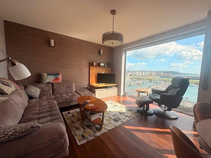 4 Bedroom Town House To Rent In Millbay Road, Plymouth, PL1