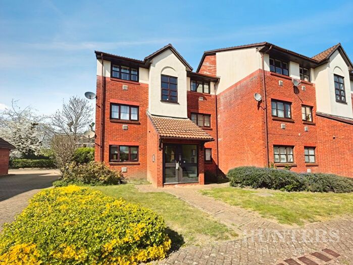 1 Bedroom Flat For Sale In Poppy Close, Hackbridge, SM6
