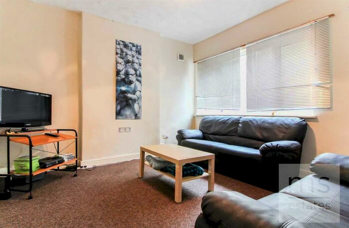 6 Bedroom Semi-Detached House To Rent In Trinity Avenue, Lenton, Nottingham, NG7