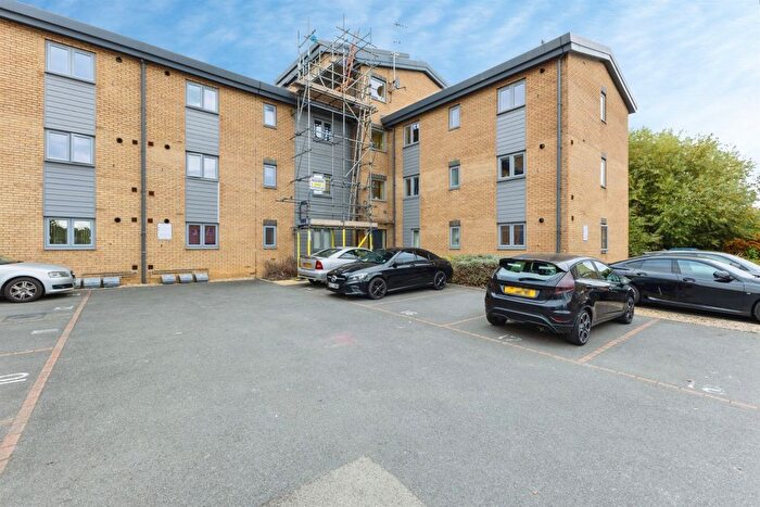 2 Bedroom Flat For Sale In Old Towcester Road, Northampton, NN4