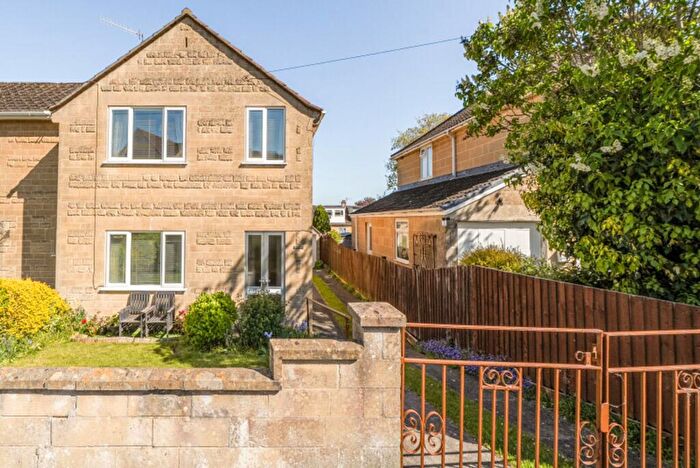 3 Bedroom Semi Detached House For Sale In Holcombe Close, Bathampton, BA2
