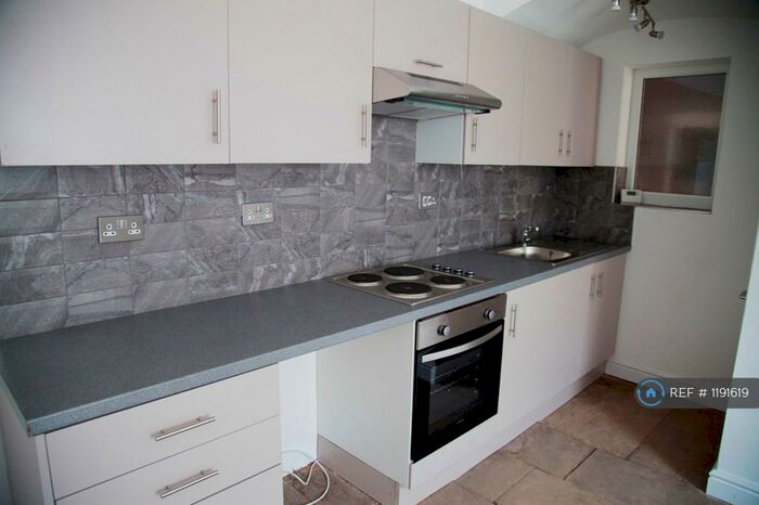 2 Bedroom Terraced House To Rent In West Grove Street, Stanningley, Pudsey, LS28
