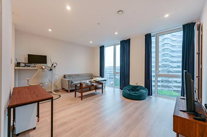 1 Bedroom Flat For Sale In Bollo Lane, Chiswick, London, W4