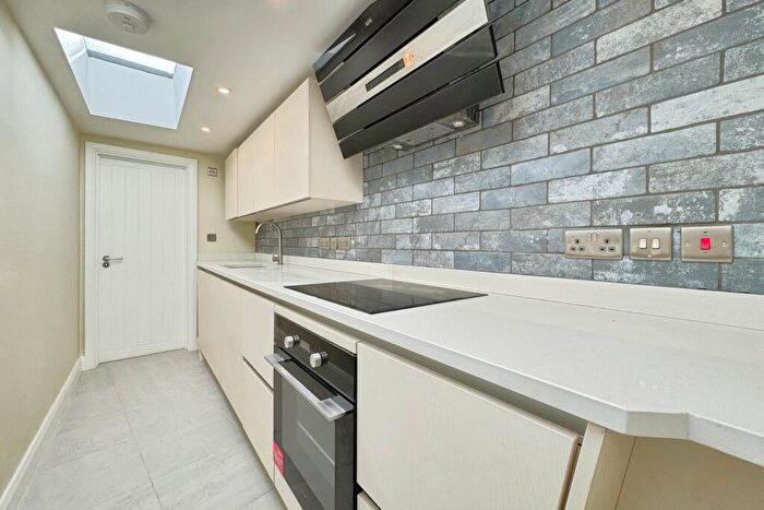 2 Bedroom Terraced House To Rent In Broad Street, Wokingham, RG40