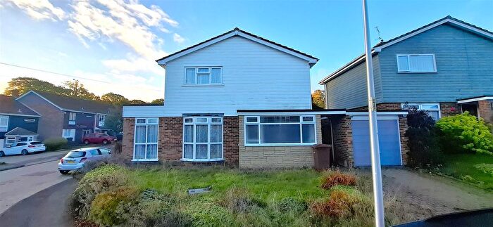 3 Bedroom Detached House For Sale In Campleshon Road, Rainham, ME8