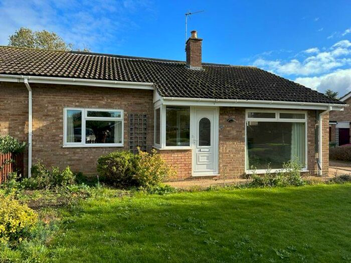 3 Bedroom Semi-Detached Bungalow To Rent In Greenfields, Eltisley, St. Neots, PE19