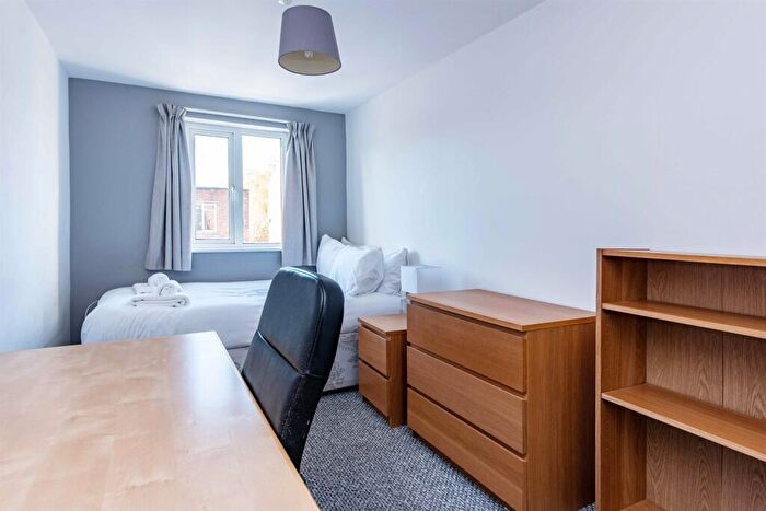 6 Bedroom Terraced House To Rent In Montpellier Road, NG7