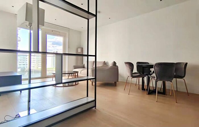 2 Bedroom Flat To Rent In Fountain Park Way, London, W12