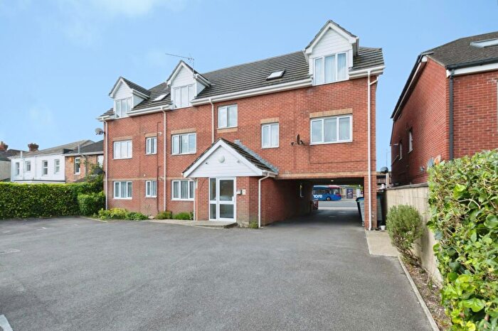2 Bedroom Flat For Sale In Ashley Road, Bournemouth, Dorset, BH1