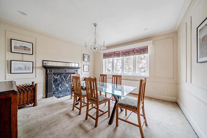 3 Bedroom Flat To Rent In Finchley Road, London, NW11