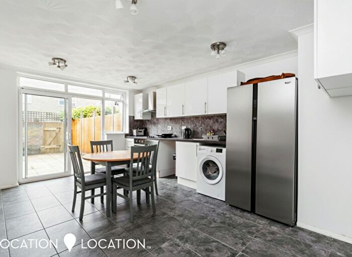 3 Bedroom Terraced House For Sale In Millfields Road, London, E5