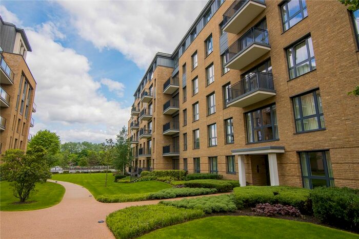 2 Bedroom Flat To Rent In Pinewood Gardens, Teddington, TW11