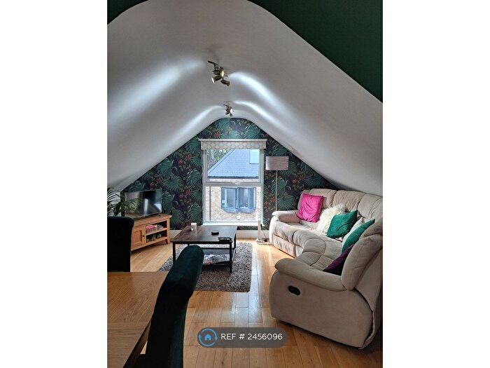 2 Bedroom Flat To Rent In South Park Road, Wimbledon, SW19