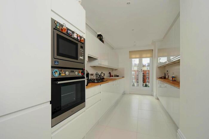 2 Bedroom Flat To Rent In Richmond Bridge, East Twickenham, TW1