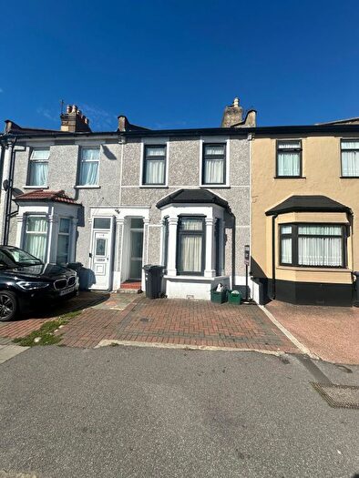 4 Bedroom Terraced House To Rent In Ley Street, Ilford, IG2