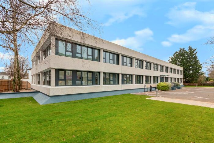 2 Bedroom Flat To Rent In Queens Road, Weybridge, KT13